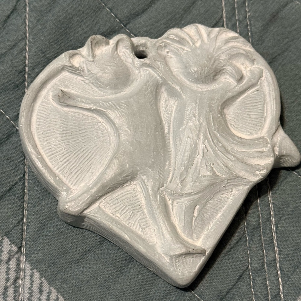 💙 2 for $12 Isabel Bloom Celebrate Heart ornament 2006 concrete sculpture